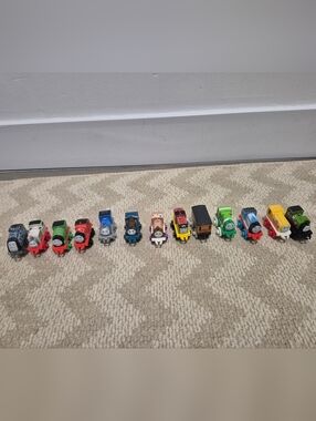 Thomas & Friends Mini Train Set - Set Of 13